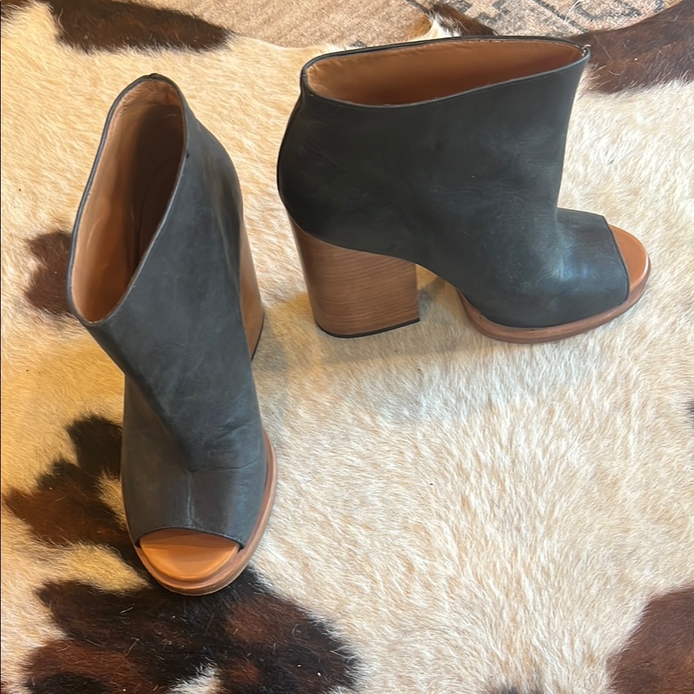 & other stories black booties sz39